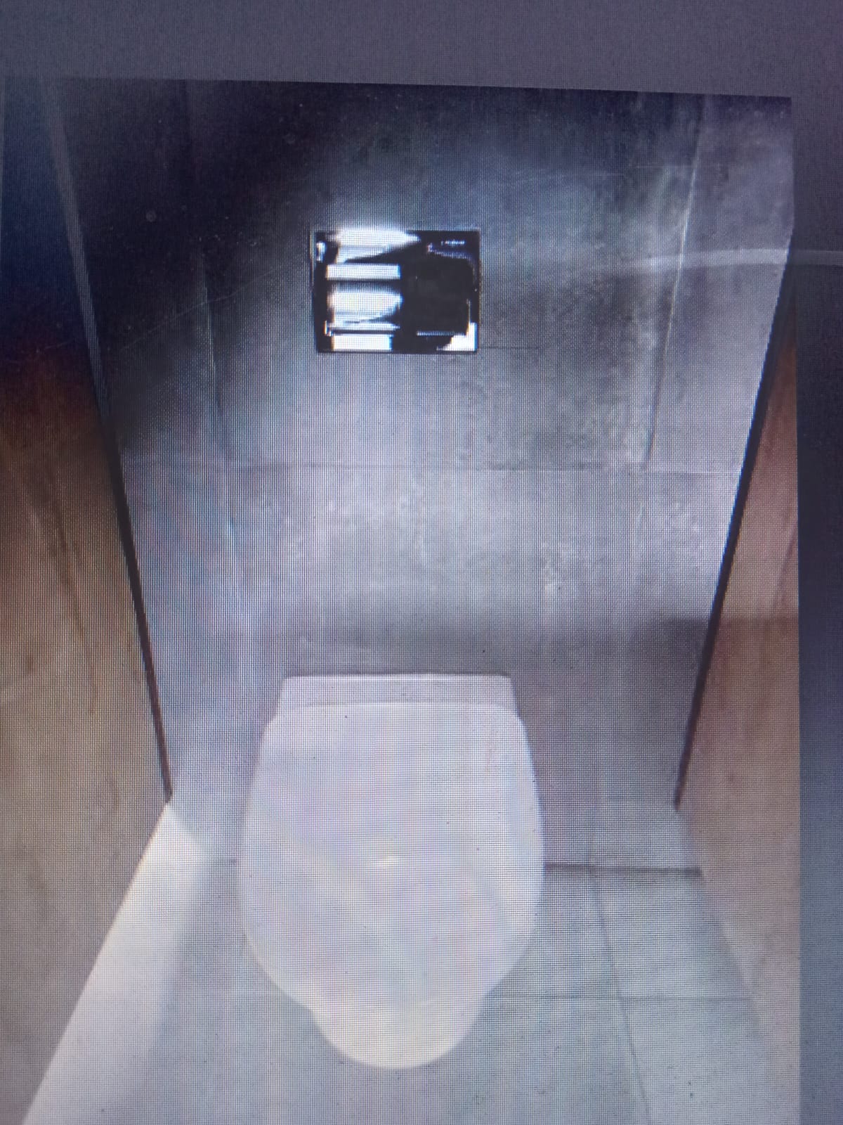 Wall-hung toilet with concealed cistern install